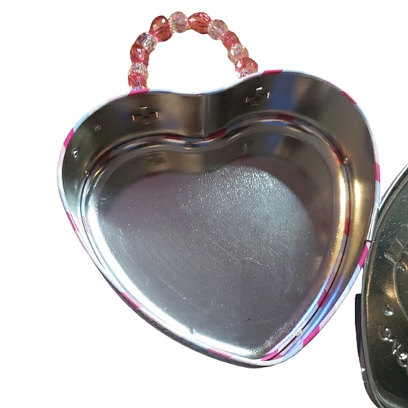 Hello Kitty Love Embossed Tin Heart Bead Handle Container Purse Collectable Toy - Picture 9 of 16